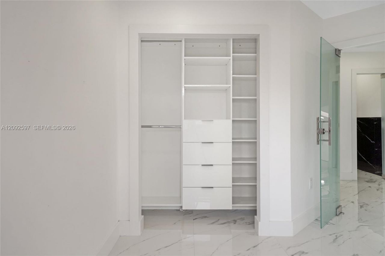 8745 NW 150th Ter, Miami Lakes, FL 33018 Photo