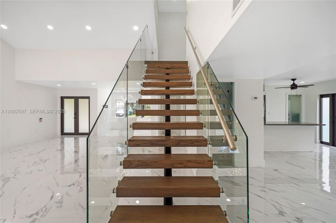 8745 NW 150th Ter, Miami Lakes, FL 33018 Photo