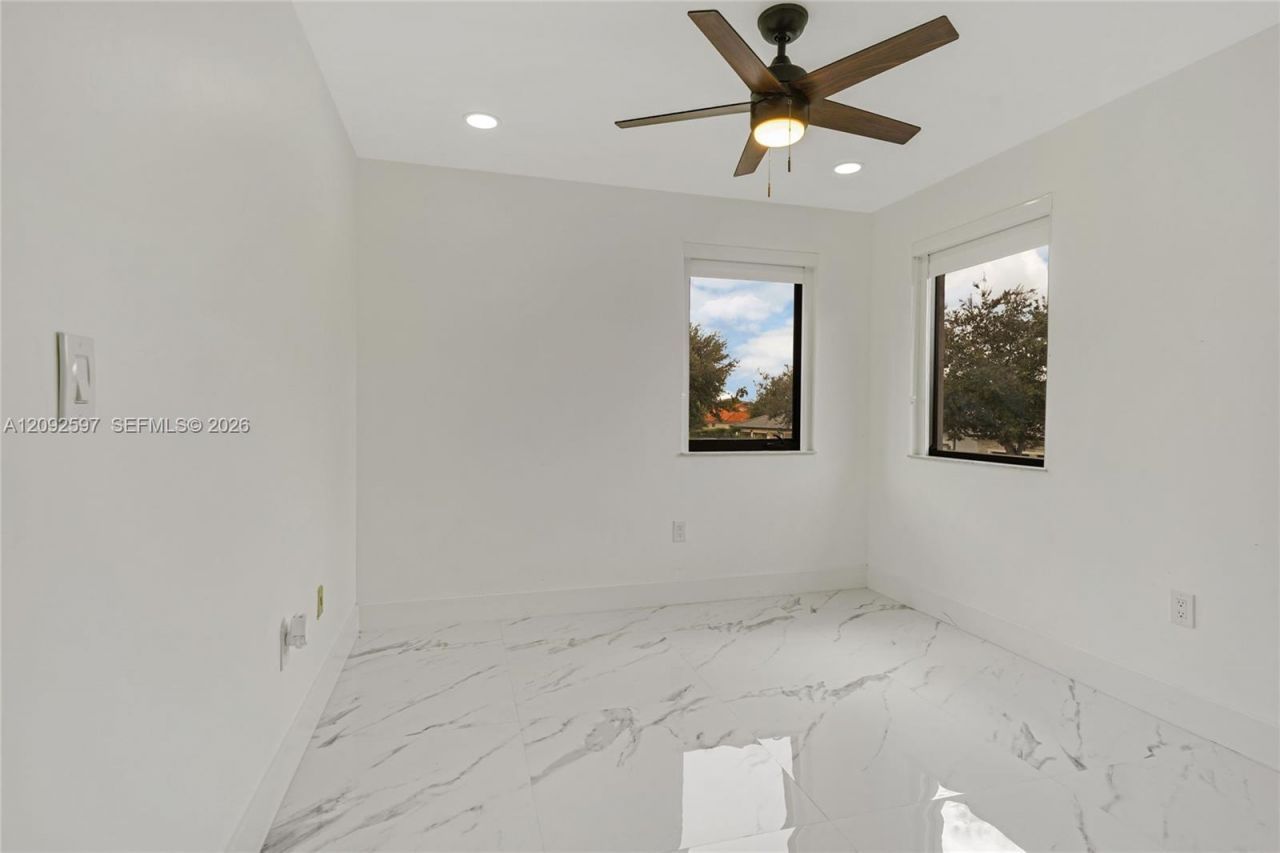 8745 NW 150th Ter, Miami Lakes, FL 33018 Photo