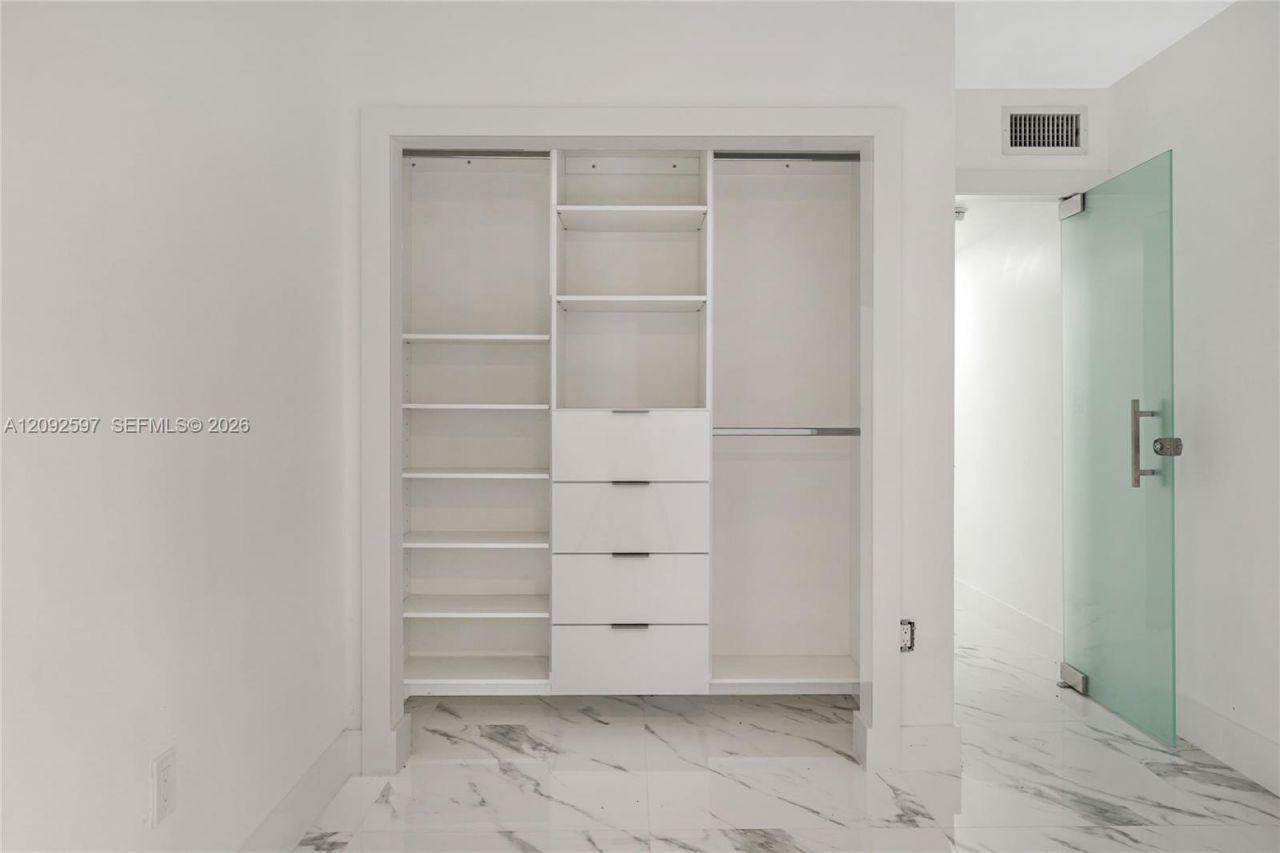 8745 NW 150th Ter, Miami Lakes, FL 33018 Photo