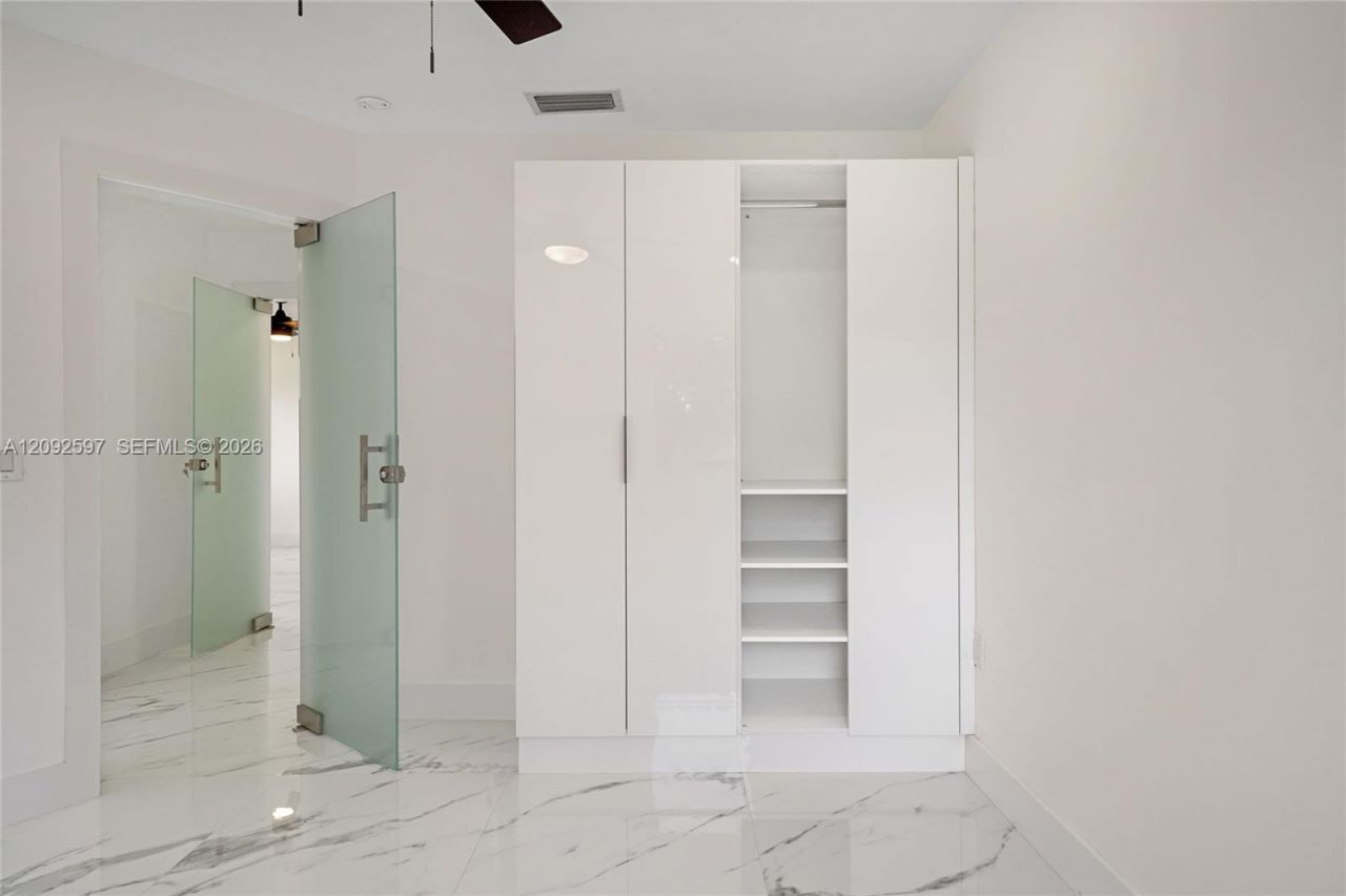8745 NW 150th Ter, Miami Lakes, FL 33018 Photo