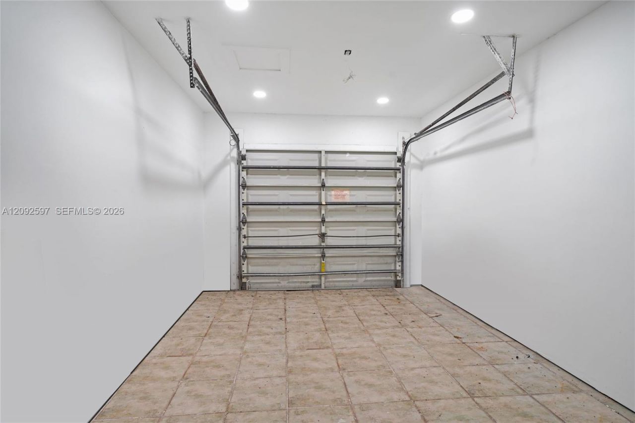 8745 NW 150th Ter, Miami Lakes, FL 33018 Photo