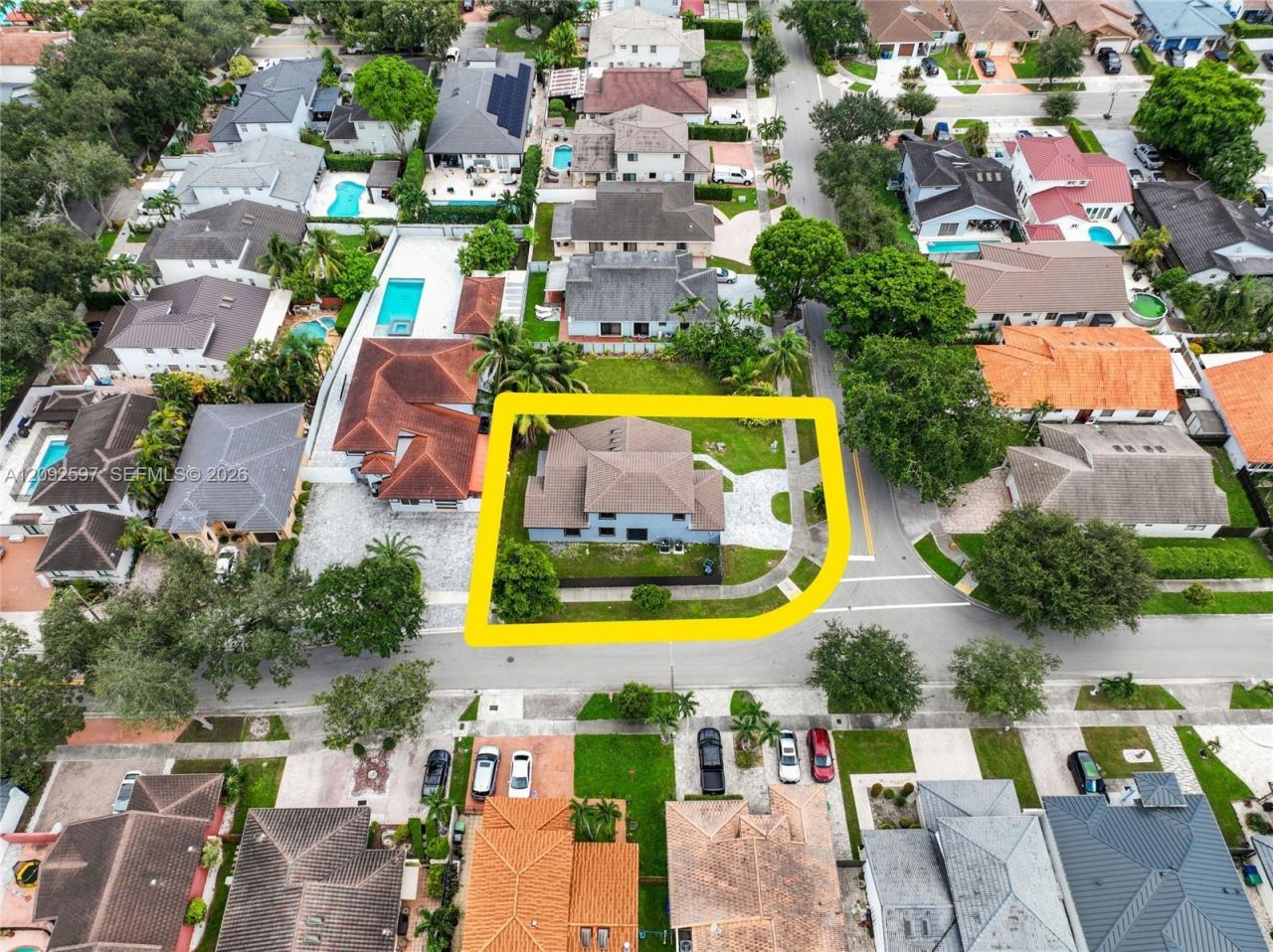 8745 NW 150th Ter, Miami Lakes, FL 33018 Photo