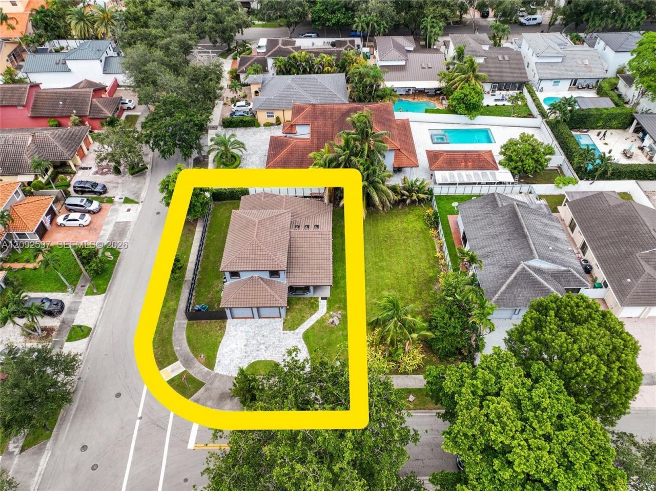 8745 NW 150th Ter, Miami Lakes, FL 33018 Photo