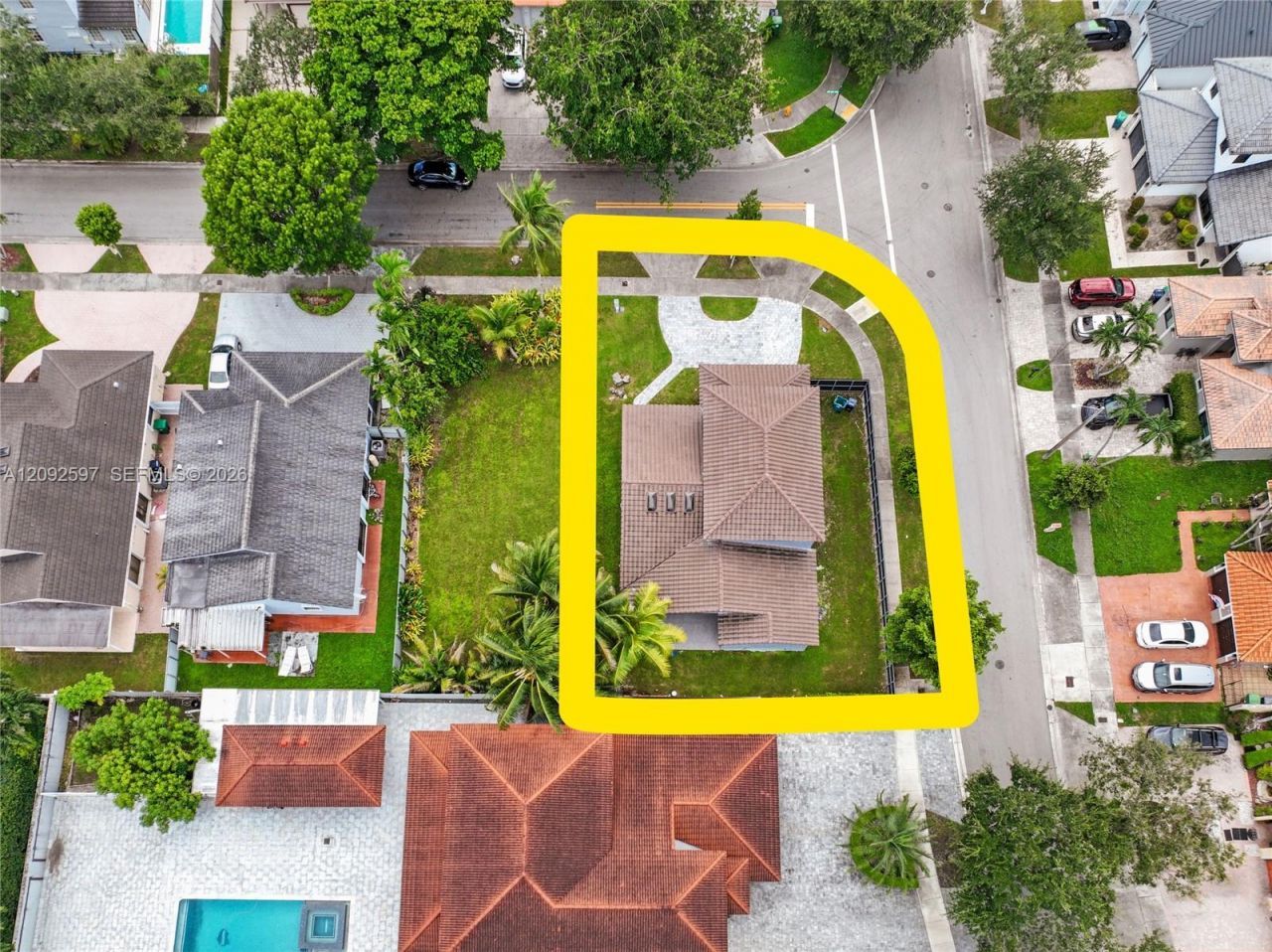 8745 NW 150th Ter, Miami Lakes, FL 33018 Photo