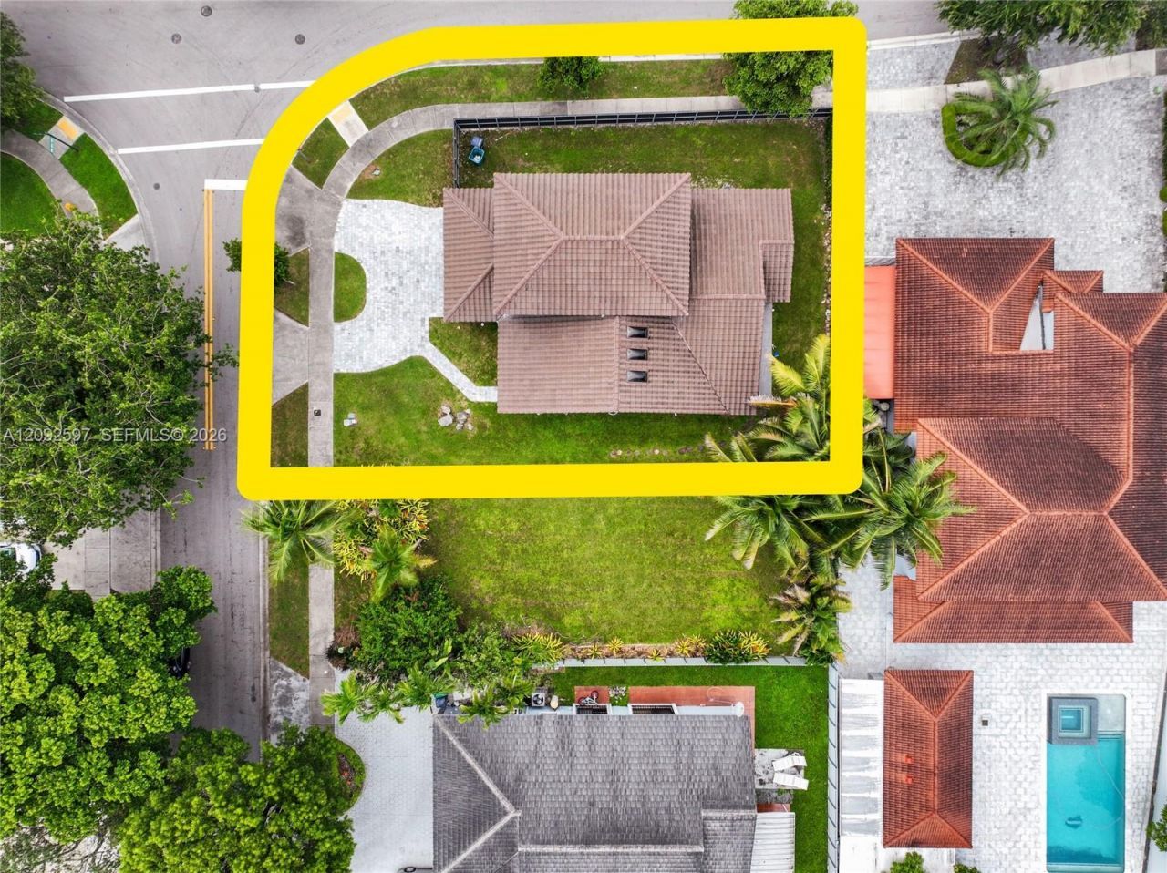 8745 NW 150th Ter, Miami Lakes, FL 33018 Photo