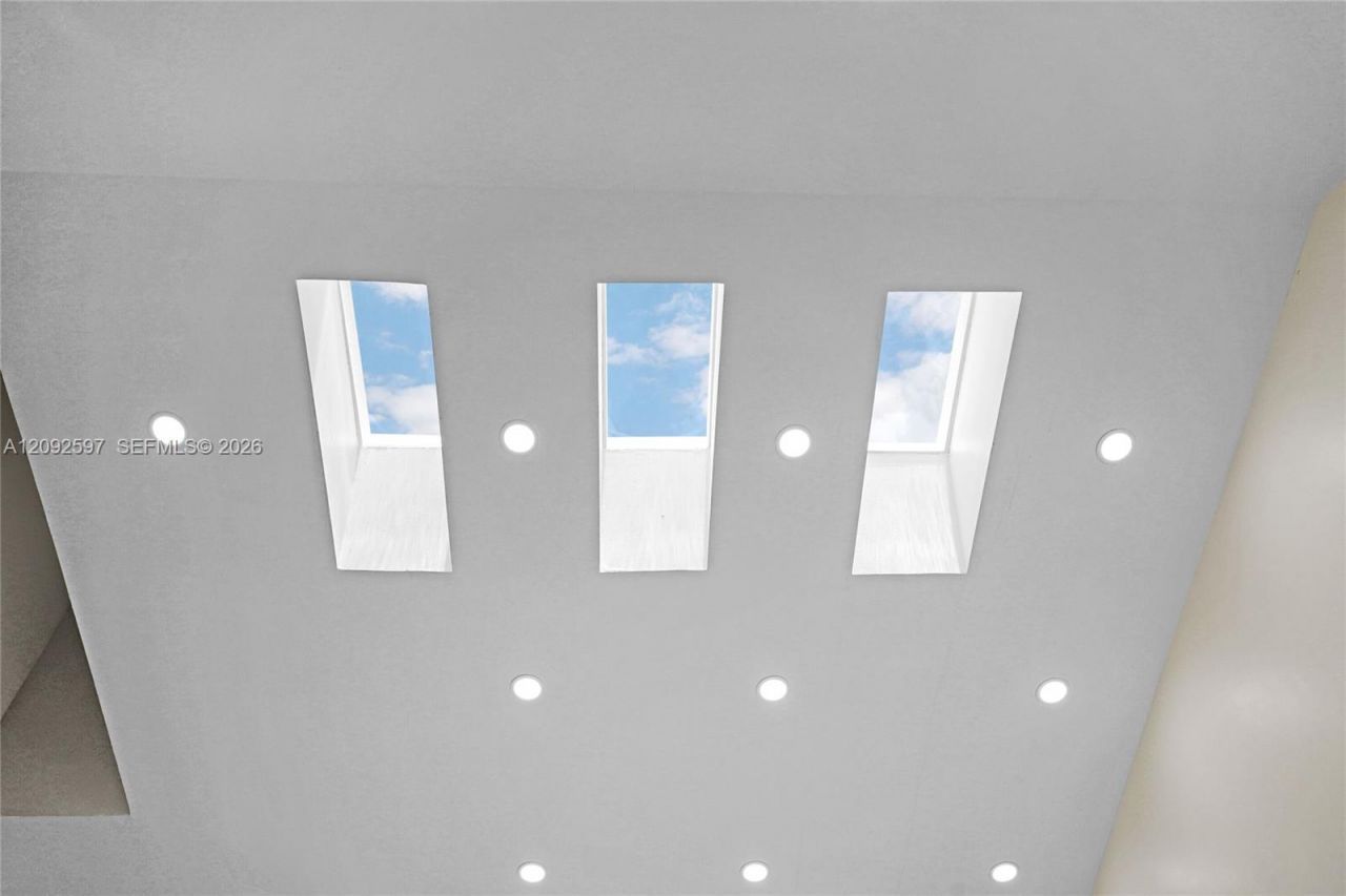 8745 NW 150th Ter, Miami Lakes, FL 33018 Photo