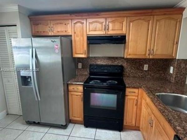 911 NE 209th Ter , Unit 102-27, Miami, FL 33179