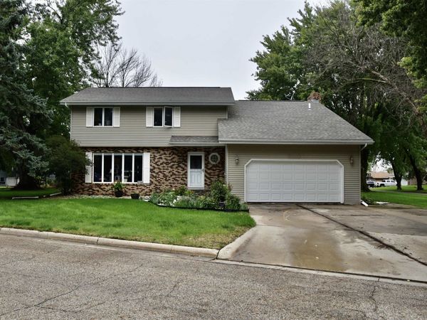 107 Circle Drive, Sibley, IA 51249
