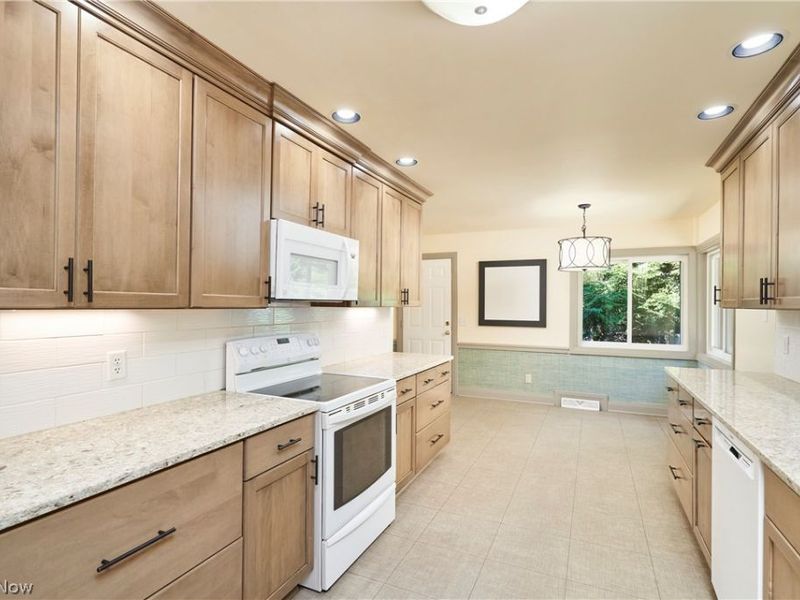 303 Somerset Road, Akron, OH 44313 Photo 6