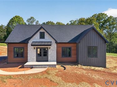 9041 Stonewall Road , Appomattox, VA 24522