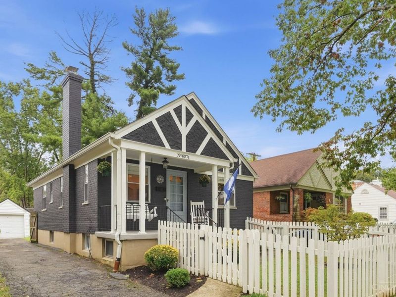 6974 Cambridge Avenue, Mariemont, OH 45227 Photo 3