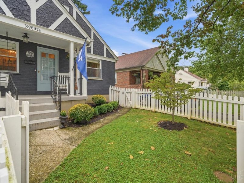 6974 Cambridge Avenue, Mariemont, OH 45227 Photo 4