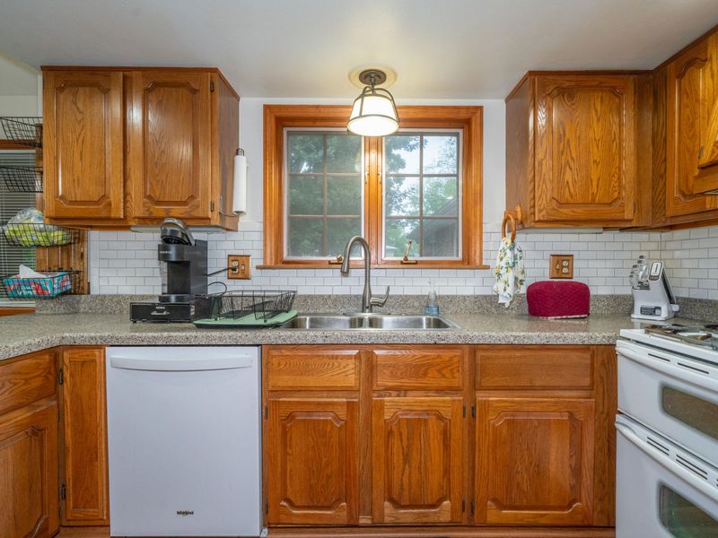 1874 Willowgreen Drive, Beavercreek, OH 45432 Photo 5