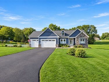 5 Sand Dunes, Spencerport, NY 14559