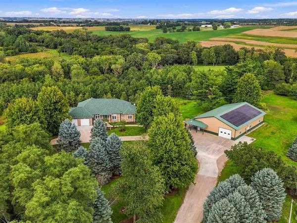 1962 140th Street, Wellman, IA 52356