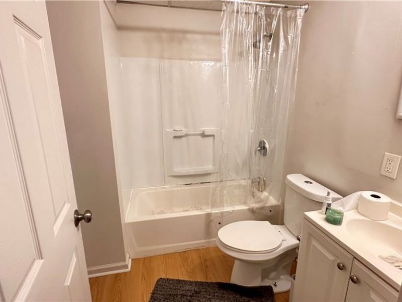 8906 Jeffries Avenue, Cleveland, OH 44105 Photo 13