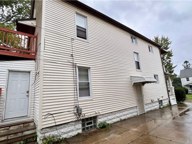 8906 Jeffries Avenue, Cleveland, OH 44105 Photo 3