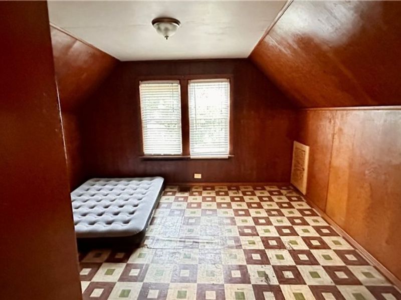 8906 Jeffries Avenue, Cleveland, OH 44105 Photo 31