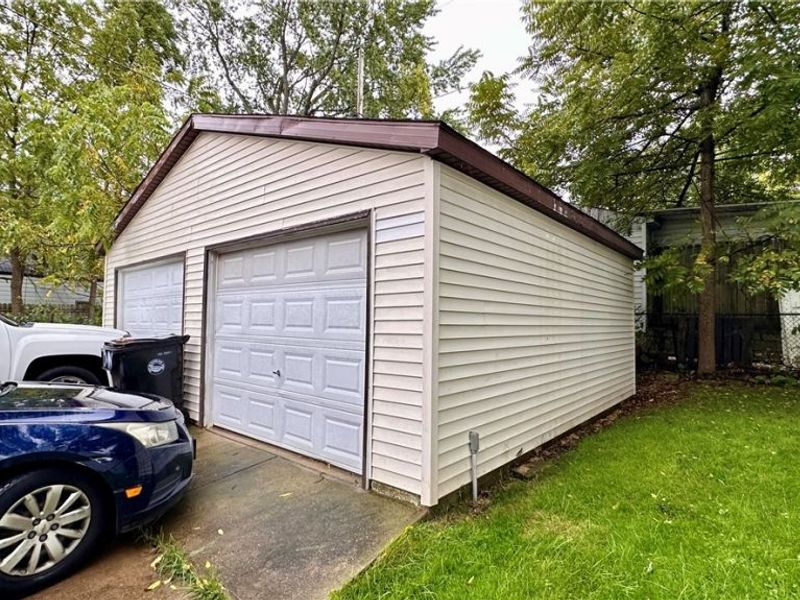 8906 Jeffries Avenue, Cleveland, OH 44105 Photo 5
