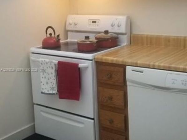 3650 Inverrary Dr , Unit 2Y, Lauderhill, FL 33319