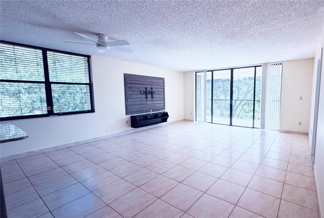 6800 Cypress Rd, Unit 401, Plantation, FL 33317 Photo