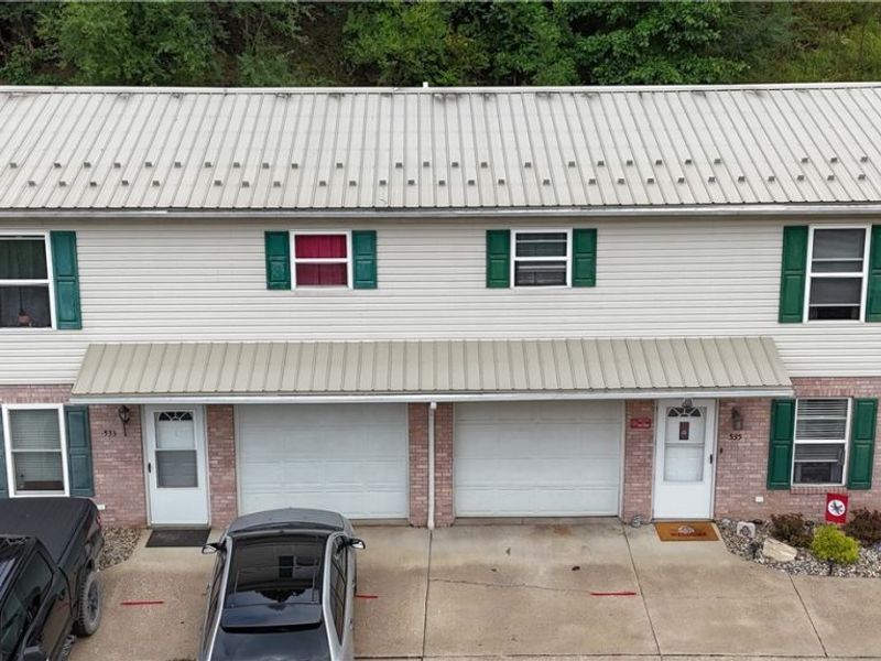 527 Ridge Avenue NE, New Philadelphia, OH 44663 Photo 2