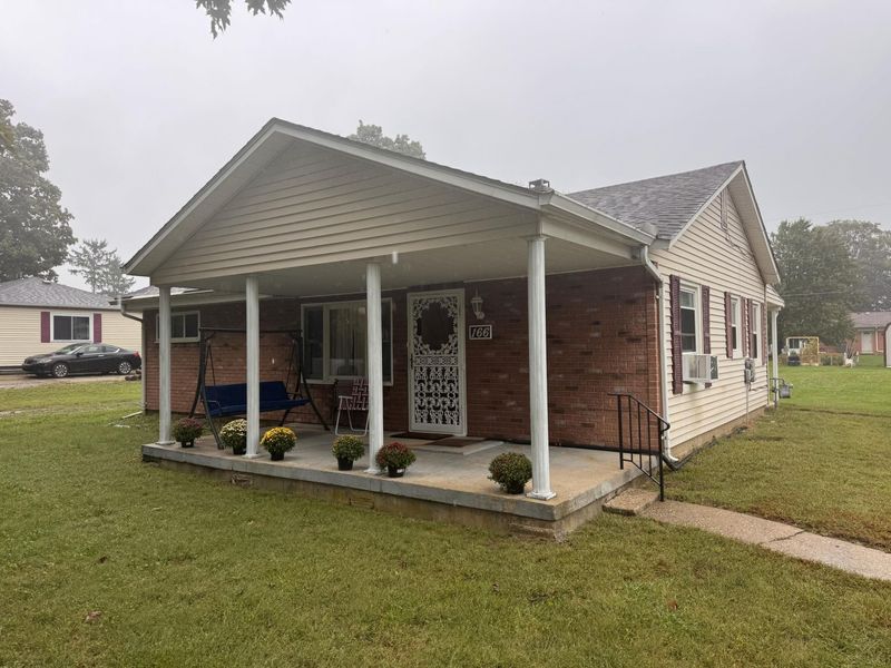 166 Ravenwood Drive, Springfield, OH 45504 Photo 2