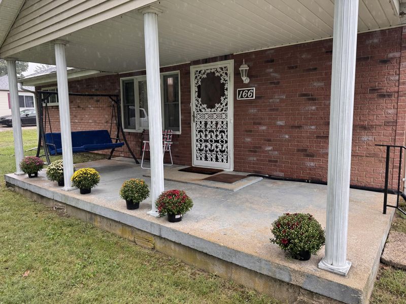 166 Ravenwood Drive, Springfield, OH 45504 Photo 3