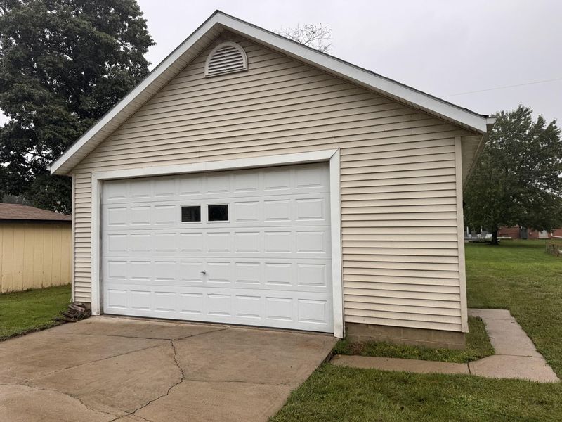 166 Ravenwood Drive, Springfield, OH 45504 Photo 5