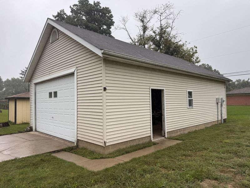 166 Ravenwood Drive, Springfield, OH 45504 Photo 6