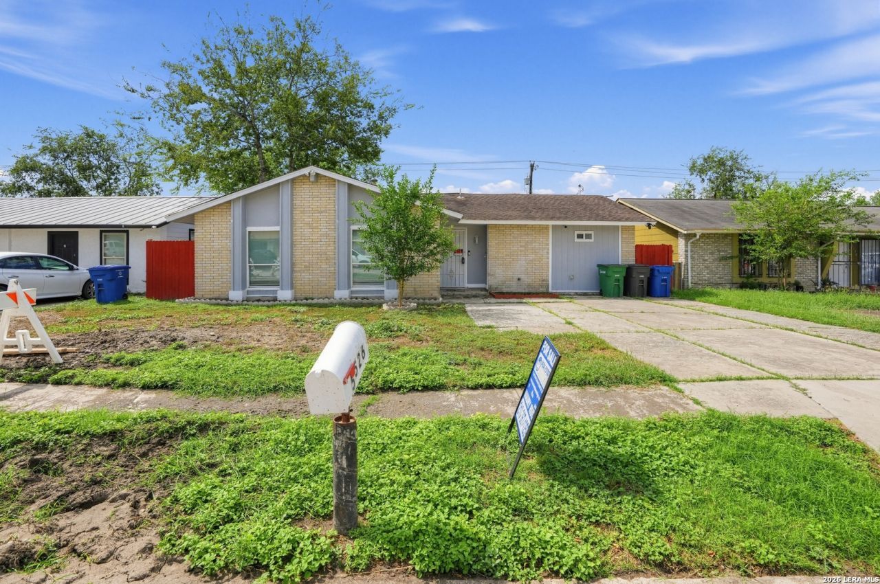 5526 Ghost Hawk St, San Antonio, TX 78242 Main Photo