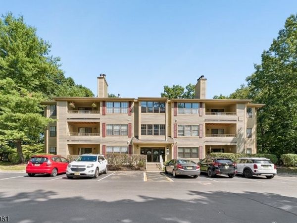 1403 Stoneridge Cir, Helmetta, NJ 08828