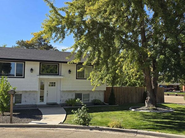 2204 Cari Circle, Caldwell, ID 83605