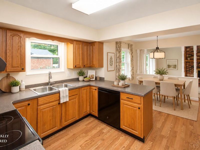 8044 Honeysuckle Lane, West Chester, OH 45069 Photo 11
