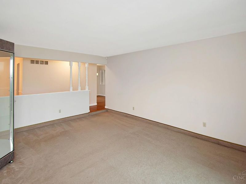 8044 Honeysuckle Lane, West Chester, OH 45069 Photo 6
