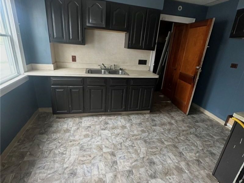 3294 East 105th, Unit Down, Cleveland, OH 44104 Photo 4
