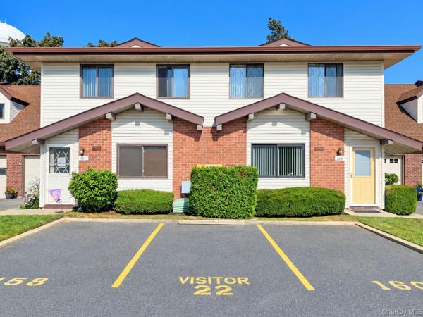 162 Cambridge Drive , Copiague, NY 11726