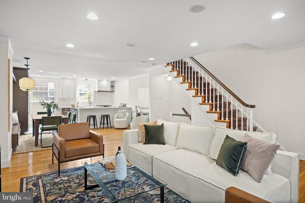 714 Lombard Street, Philadelphia, PA 19147 Main Photo