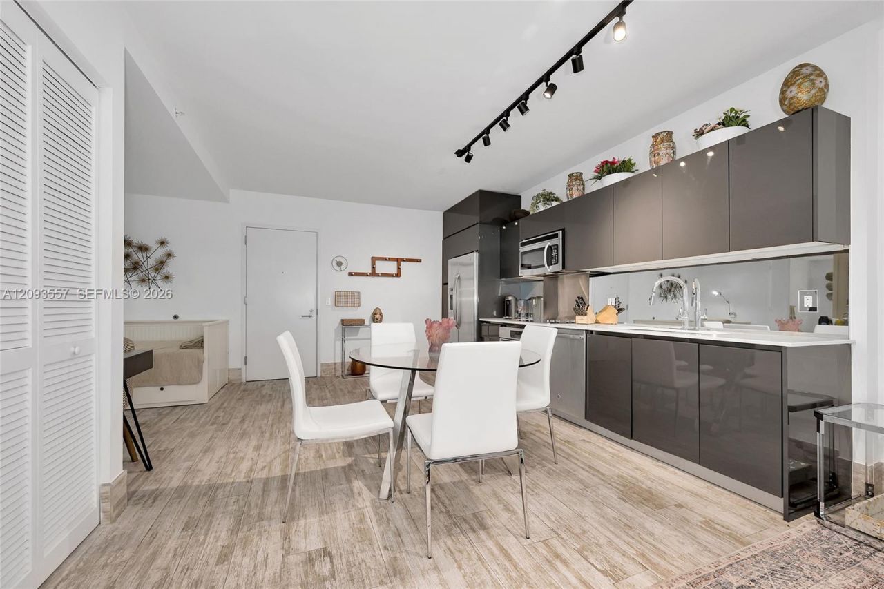 31 SE 6th St , Unit 304, Miami, FL 33131 Photo