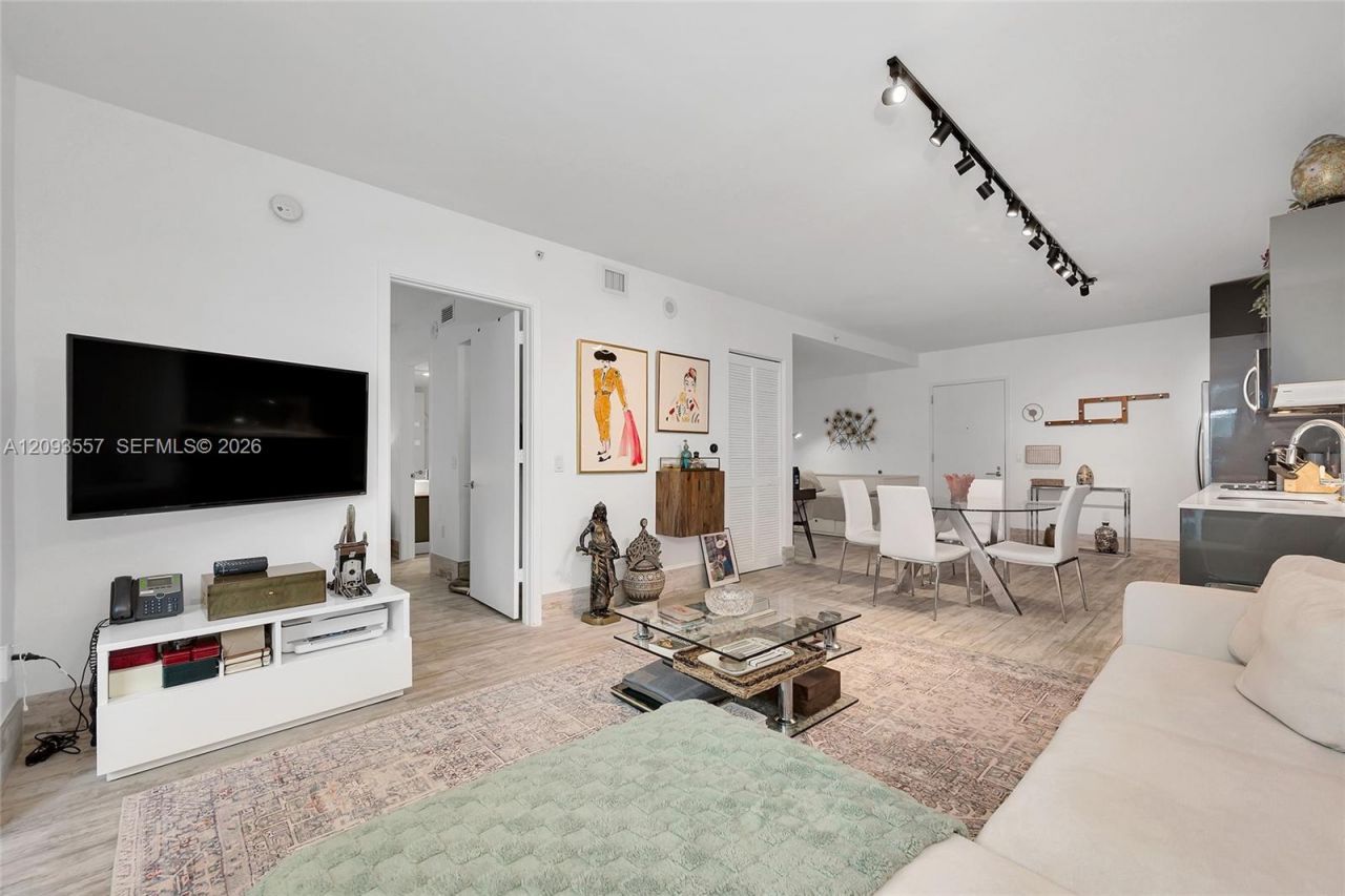 31 SE 6th St , Unit 304, Miami, FL 33131 Photo