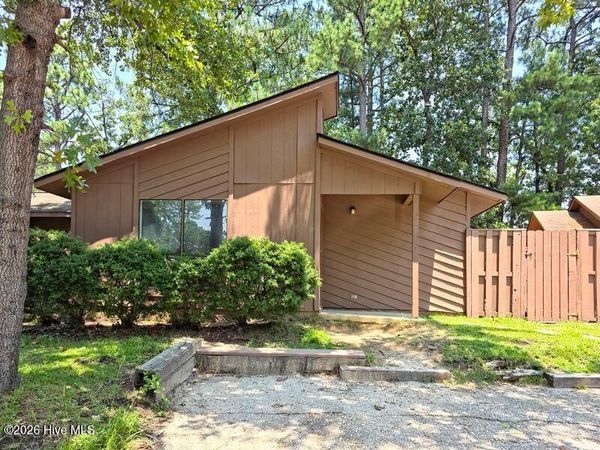 707 Hedgelawn Way , Fayetteville, NC 28311