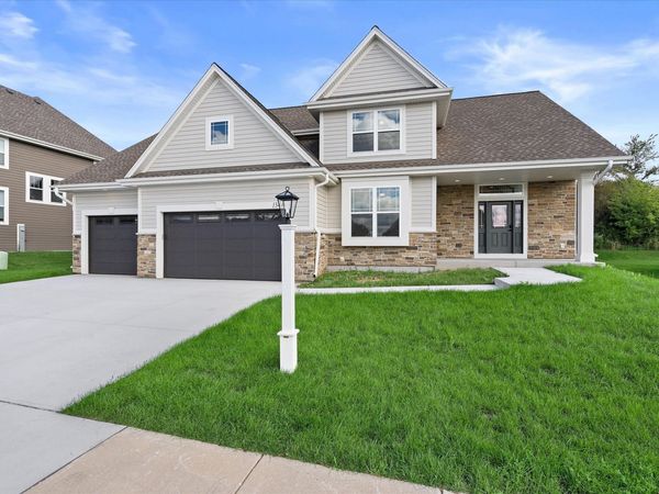 1344 Mohican Trl, Waukesha, WI 53189
