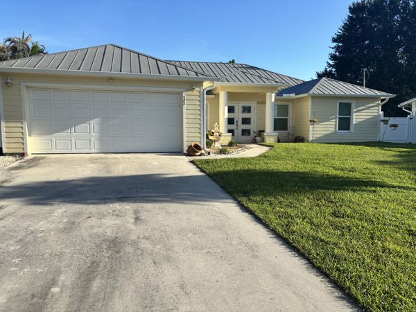 527 NW Avon Avenue, Port St. Lucie, FL 34983