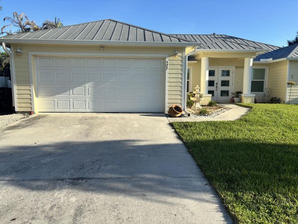 527 NW Avon Avenue, Port St. Lucie, FL 34983