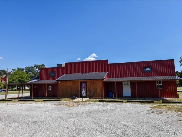402 W Deck , New Douglas, IL 62074