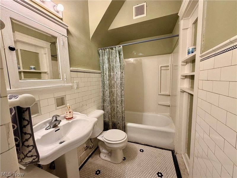 16913 Bradgate Avenue, Cleveland, OH 44111 Photo 15