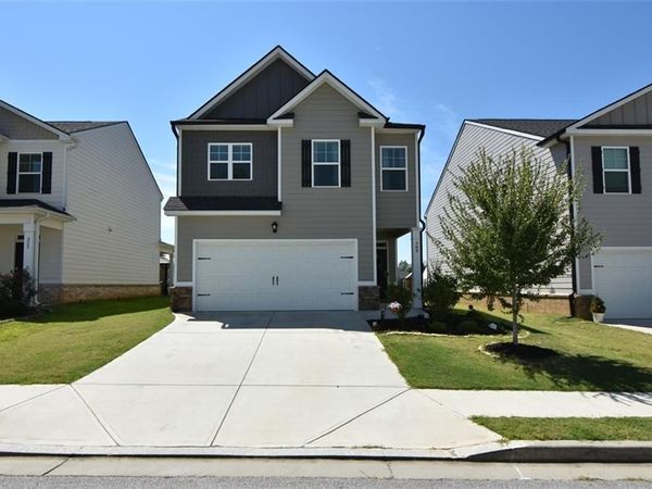 385 Shasta Court , Hoschton, GA 30548