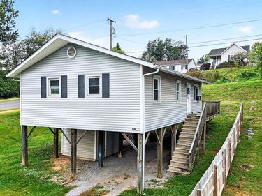 848 FAIRFAX AVE, WAYNESBORO, VA 22980