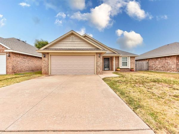 2302 W Bradford Circle, Newcastle, OK 73065